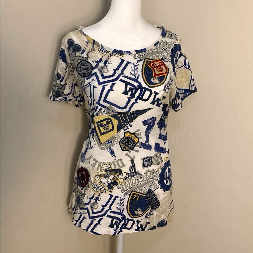 Disney Parks Mickey Mouse All Over Print Badges Patches Graphic T-Shirt SZ L
